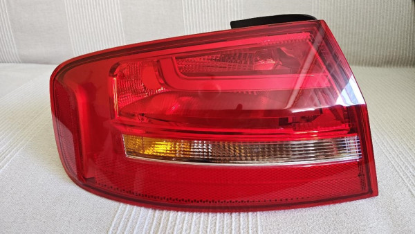 Stop svetlo Levo spoljno Audi B8 Sedan